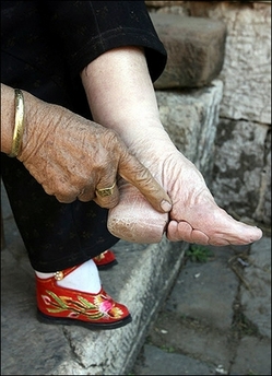 Tradisi Mengikat Kaki (Foot Binding) di China - Mahardika Blog's - Blog Tutorial |  Artikel Menarik | Tips Komputer dan Internet